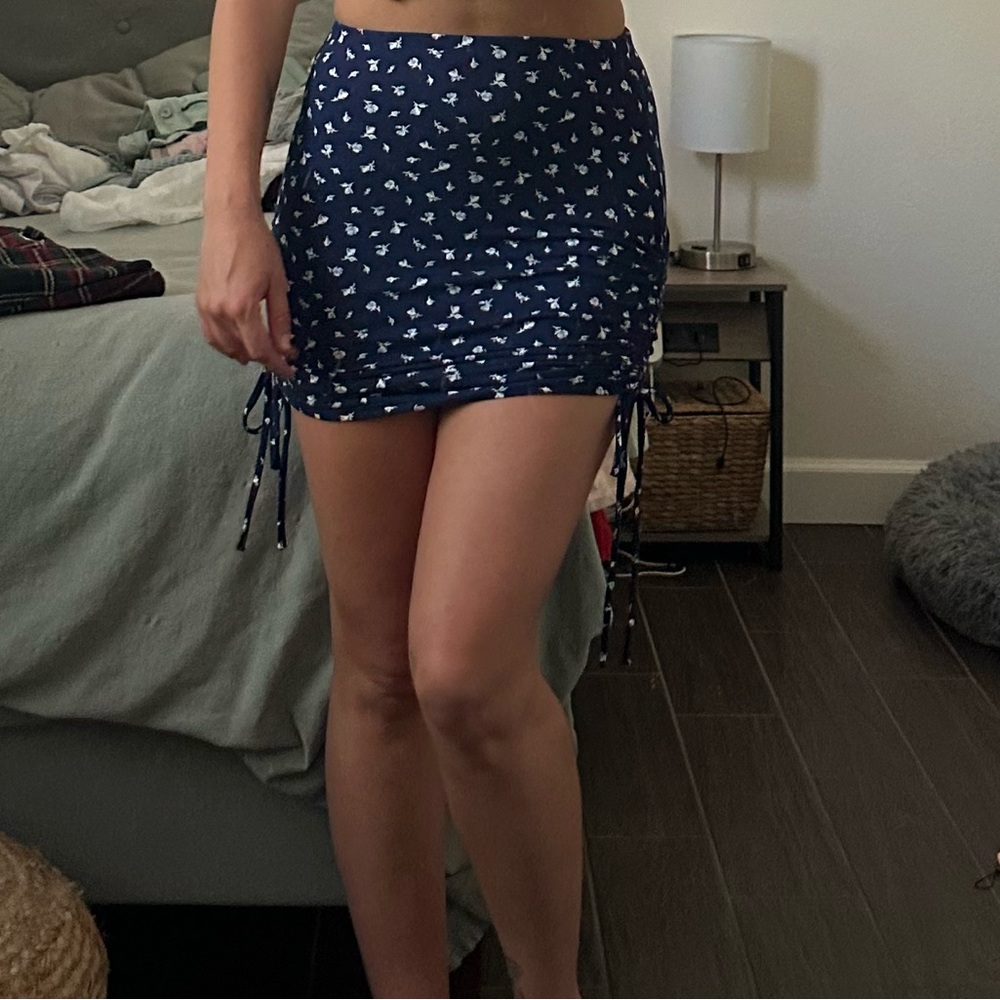 Windsor Blue Flower Pencil Skirt